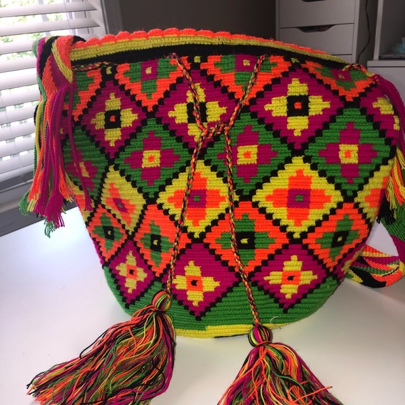 Authentic Handmade Colombian Wayuu Handbag - Picture 3 of 5